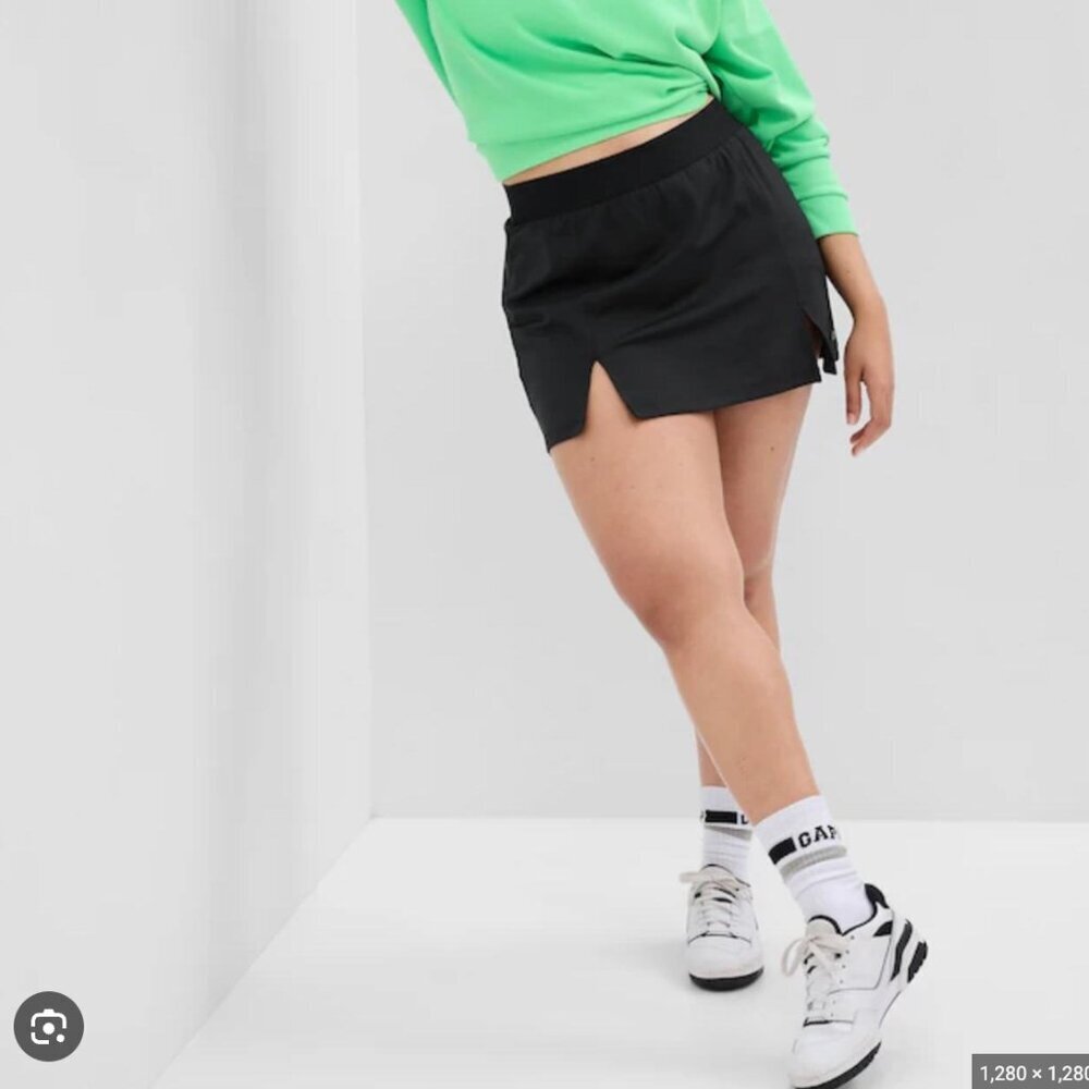 GapFit Eclipse Split-Front Exercise Skort Black Small
